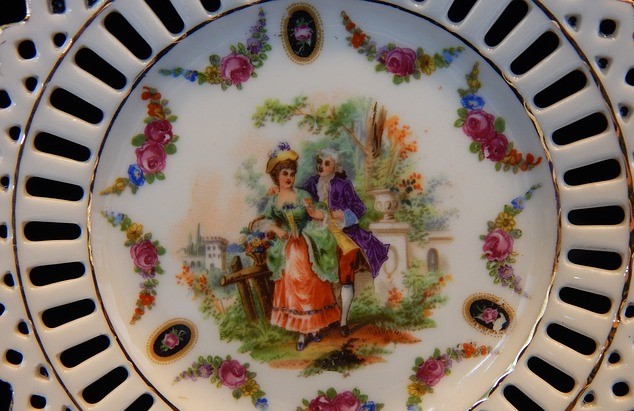 shipping decorative plates