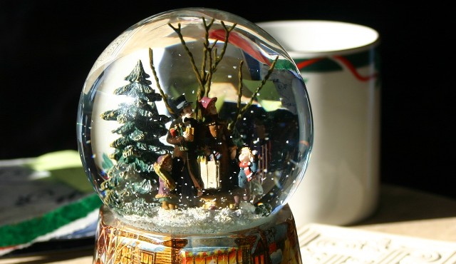 shipping snow globes