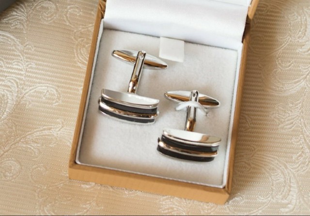 shipping cuff links